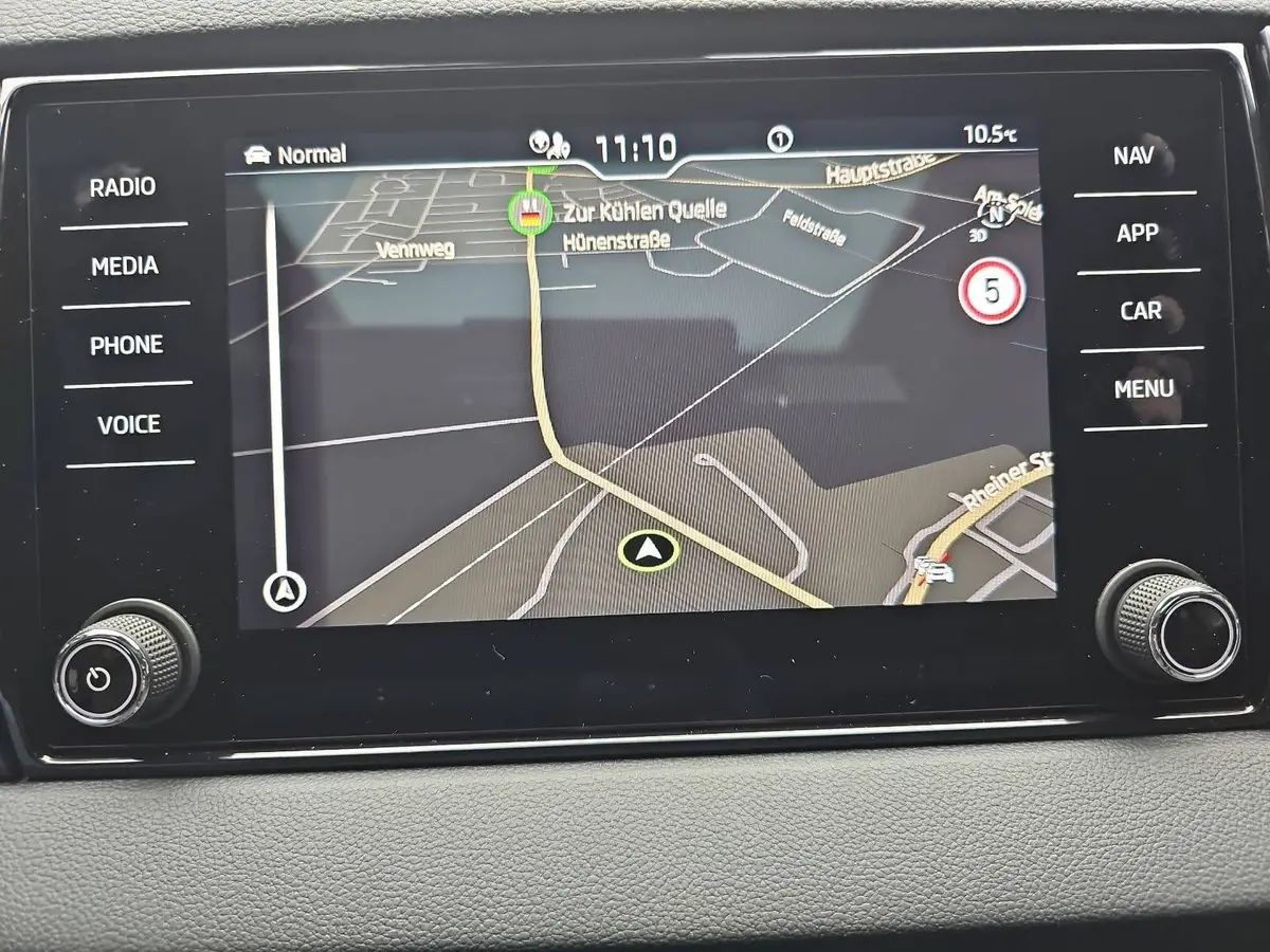 SKODA KAROQ 1.5 TSI DSG SPORTLINE NAVI LED-MATRIX PANO CANTON