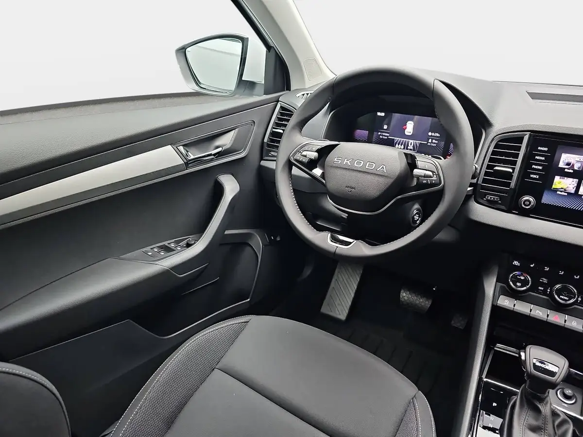 SKODA KAROQ 1.5 TSI DSG 130 JAHRE LED AHK LM
