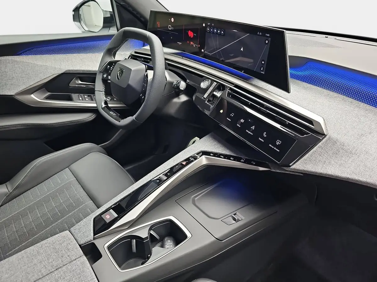 PEUGEOT 3008 1.2 HYBRID 145 E-DSC6 GT AHK M+S