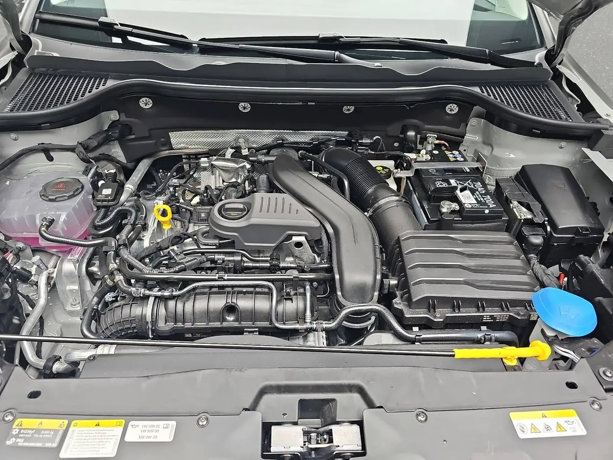 SKODA KAROQ 1.5 TSI DSG SELECTION LED ACC AHK