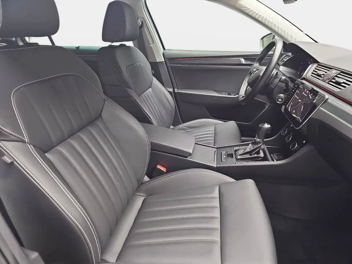 SKODA SUPERB COMBI 2.0 TDI DSG STYLE NAVI LED