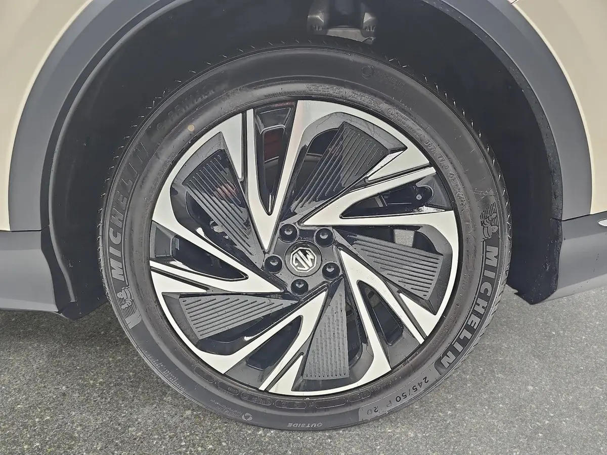 MG ANDERE FÖRDERFÄHIG EV 77 KWH LUXURY PANORAMA LEDER 20-ZOLL