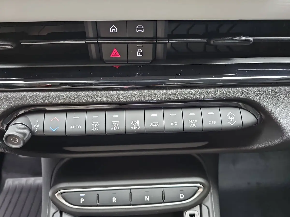 FIAT 600 1.2 T3 HYBRID DCT BUSINESS EDITION MJ26 ALLWETTERREIFEN