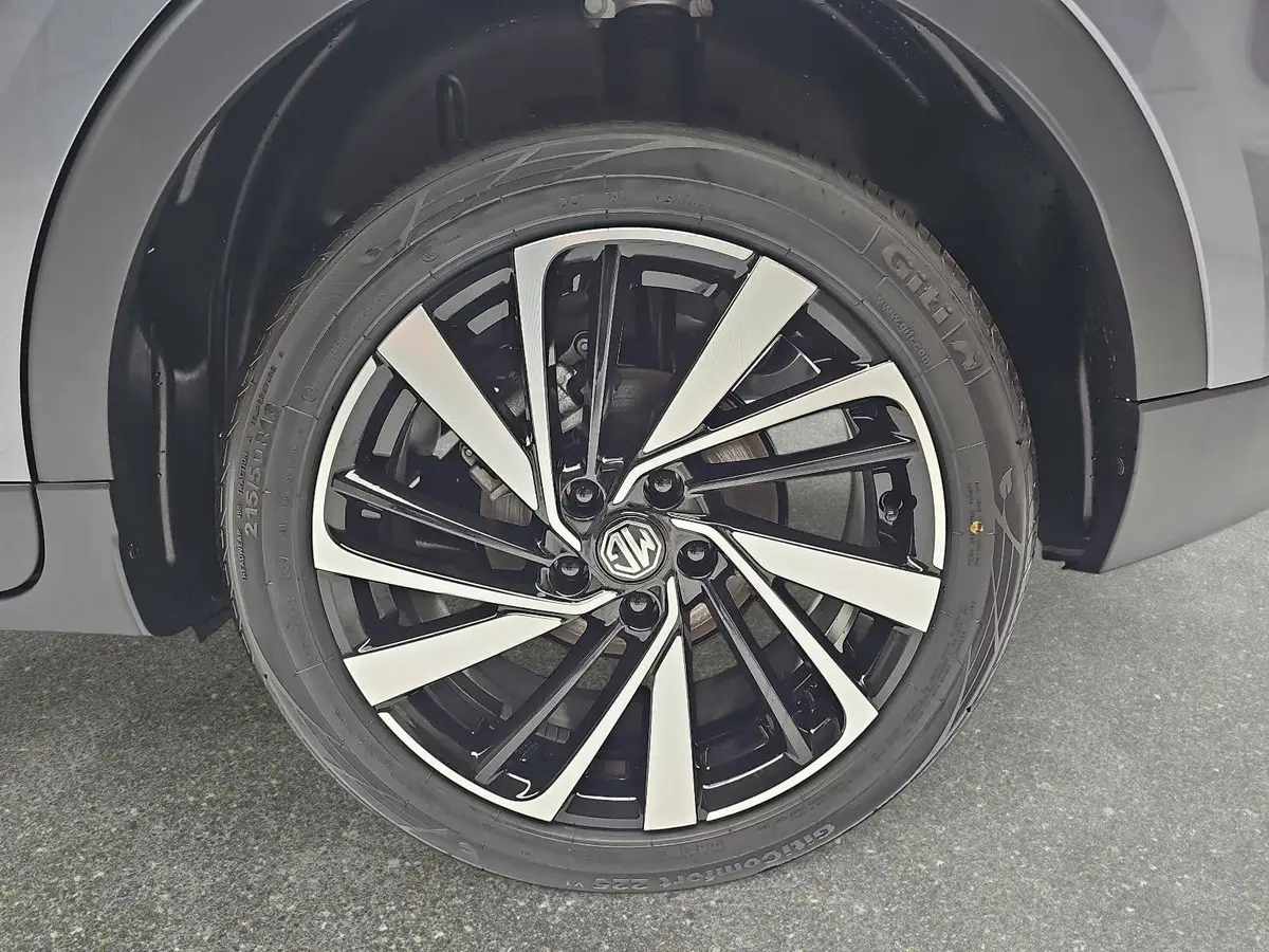 MG ZS 1.5 HYBRID+ MY25.5 LUXURY NAVI LM18 KEYLESS-ENTRY 360-GRAD-KAMERA