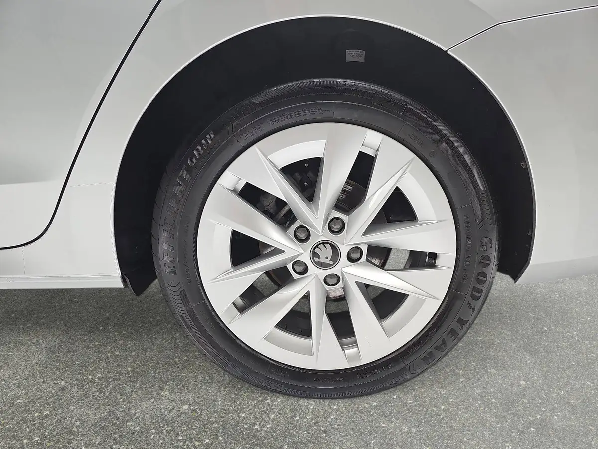 SKODA OCTAVIA COMBI 1.5 TSI DSG SELECTION LED AUDIO WINTER EL.HECKKL. 