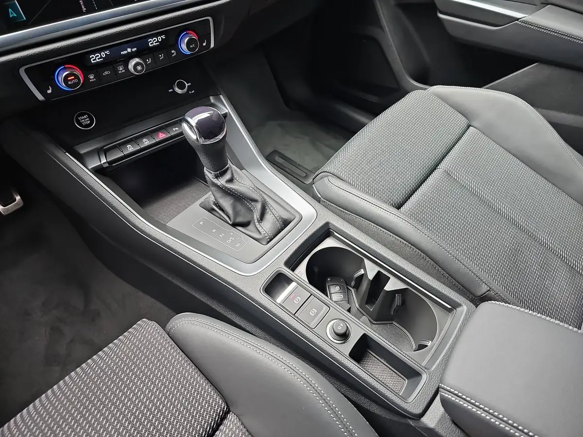 AUDI Q3 35 TFSI S-TRONIC S LINE NAVI LED PANO ACC BLACK+ K