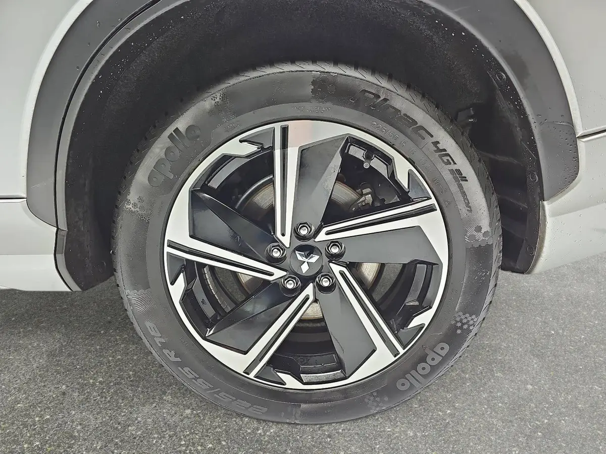 MITSUBISHI ECLIPSE CROSS 2.4 MIVEC PHEV CVT SELECT NAVI LED STANDH. 360° LM