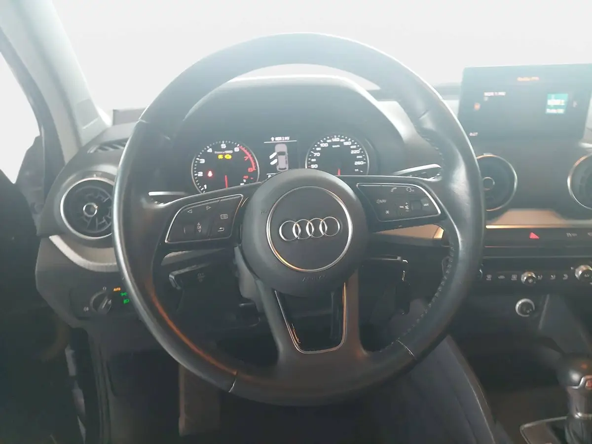 AUDI Q2 1.5 TFSI 35 GANZJAHRESREIFEN AHK