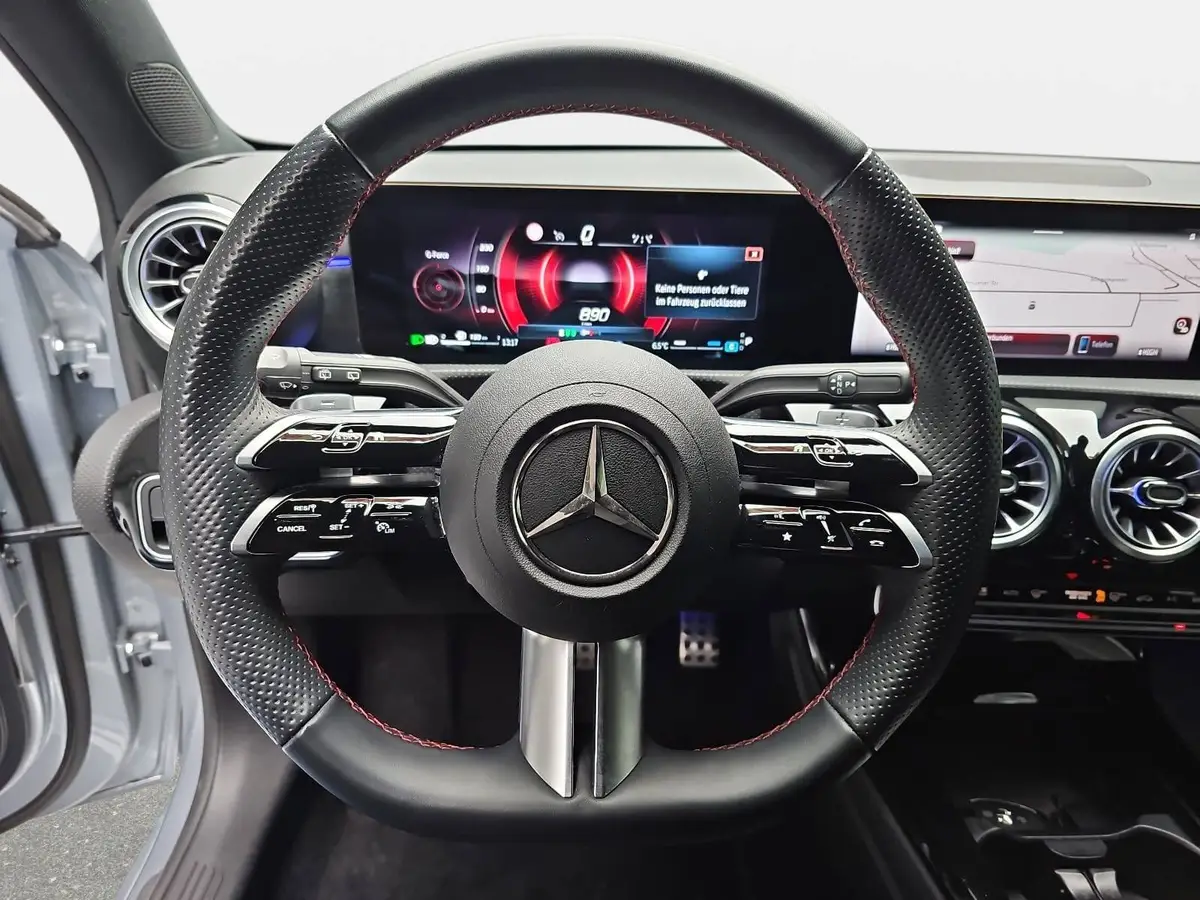 MERCEDES-BENZ A 180 DCT AMG LINE NAVI LED MBUX WINTER KAMERA LM18