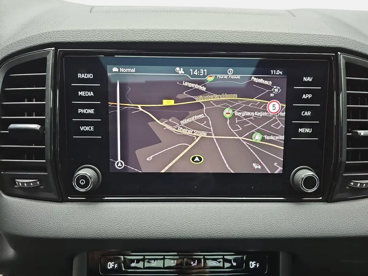 SKODA KAROQ 1.5 TSI DSG SPORTLINE NAVI LED-MATRIX PANO CANTON 