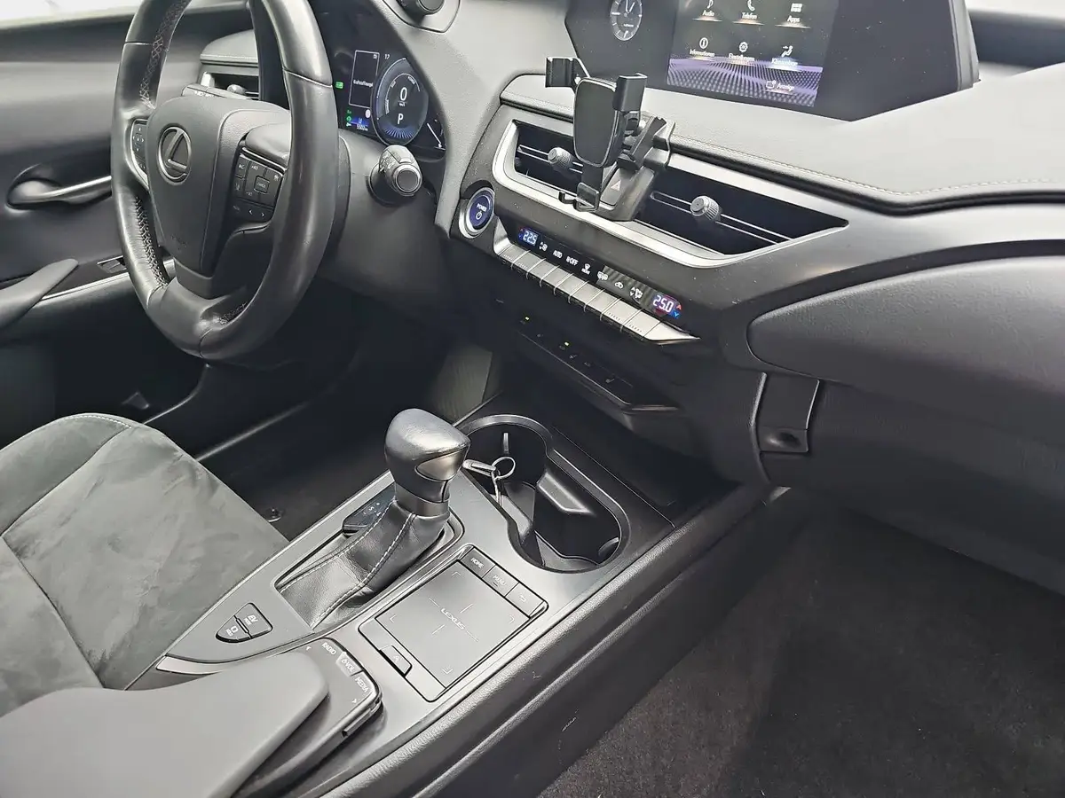 LEXUS UX 200H LED ACC LM18