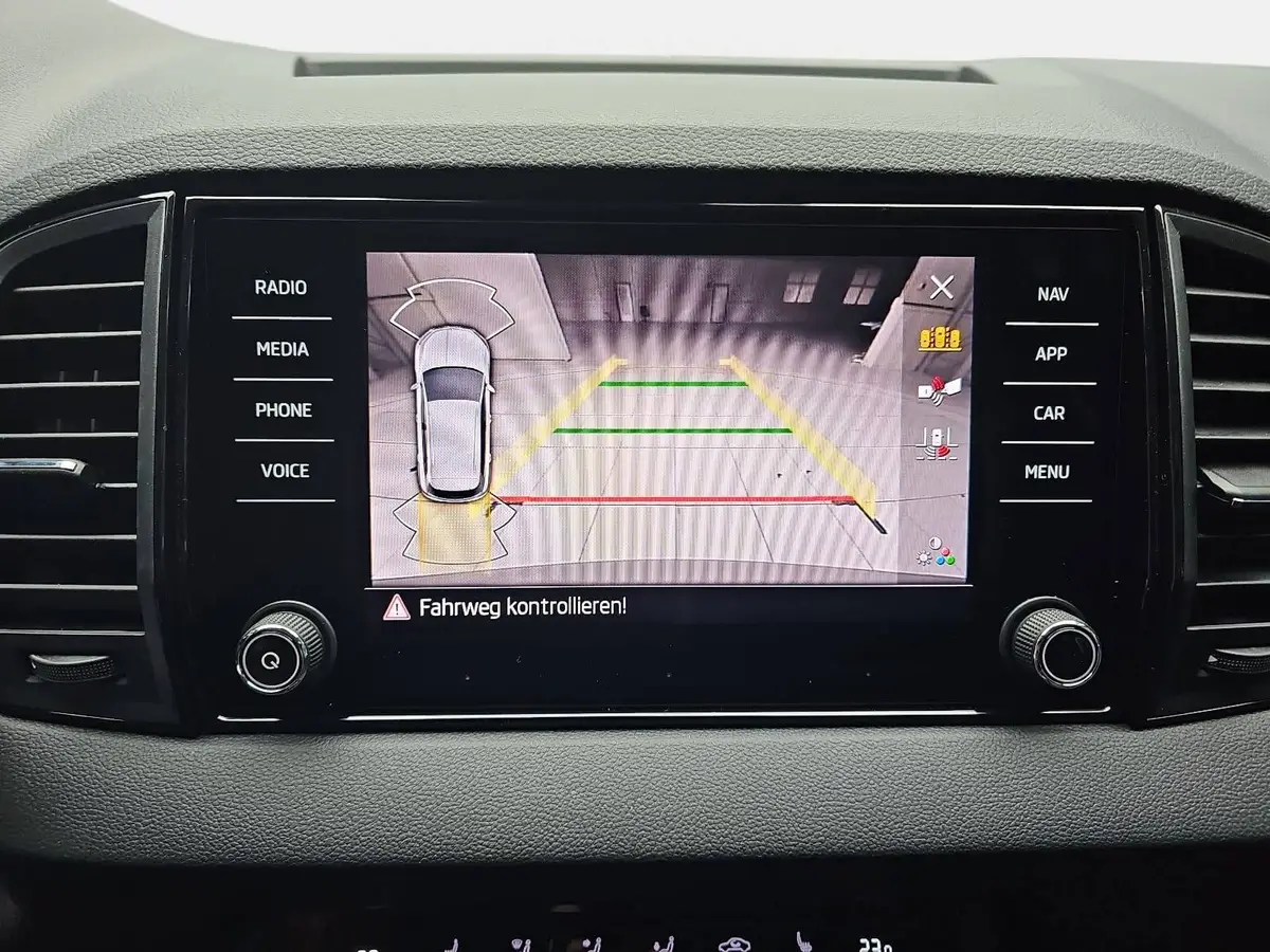 SKODA KAROQ 1.5 TSI DSG SELECTION LED ACC AHK