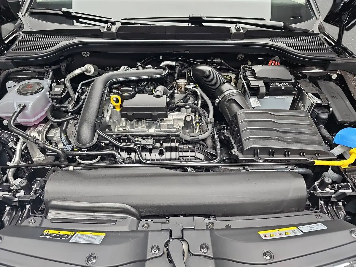 SKODA KAMIQ 1.0 TSI DSG 130 JAHRE LED KLIMAUTO WINTER SICHT LM