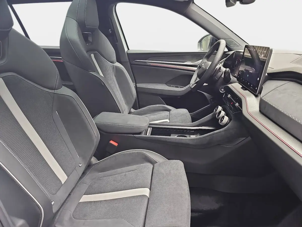 SKODA KODIAQ 1.5 TSI DSG IV PHEV SPORTLINE AHK PANO LM