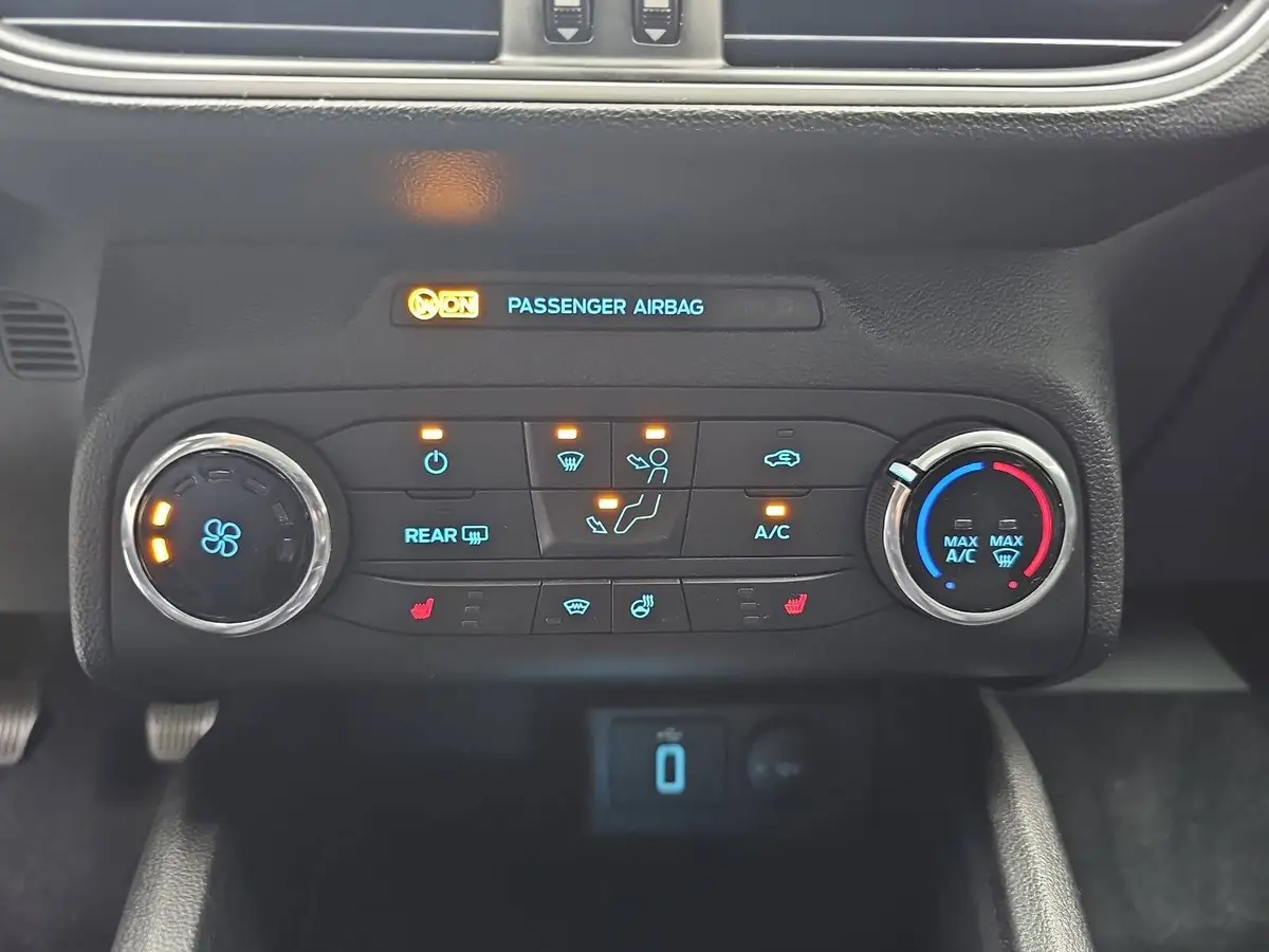 FORD FOCUS 1.0 EB TURNIER COOL&CONNECT NAVI LED