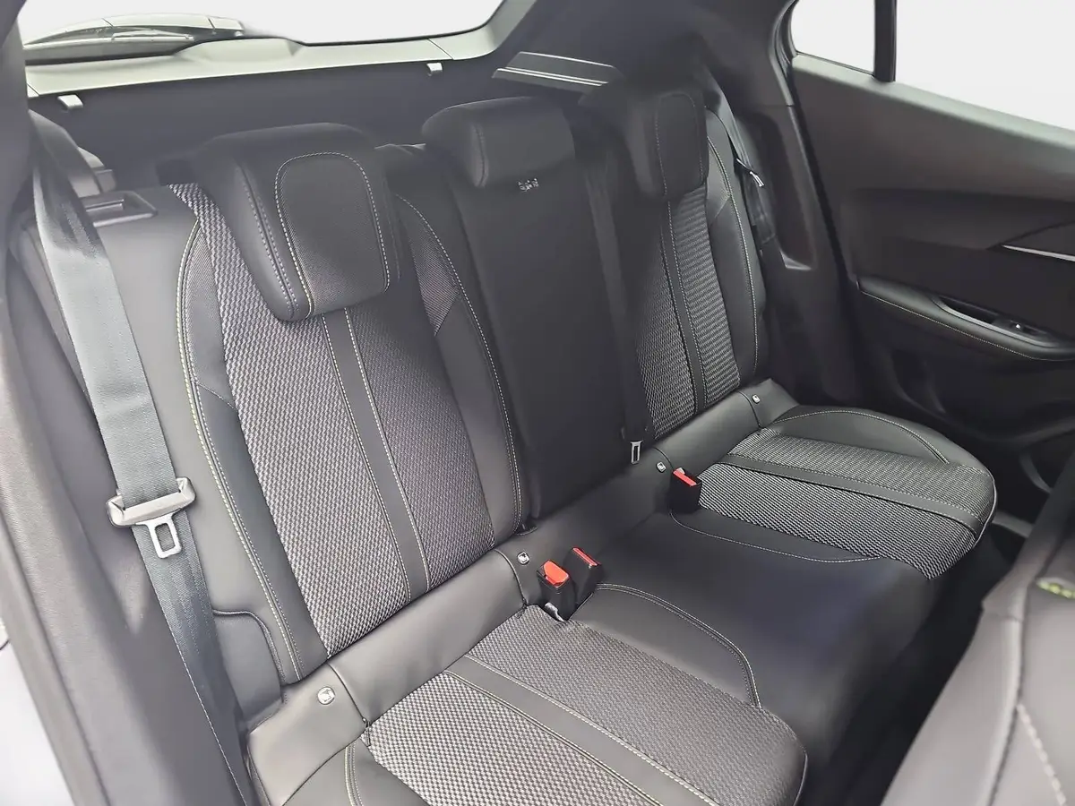 PEUGEOT 2008 1.2 HYBRID 145 E-DSC6 GT-LINE 2-WD LED KLIMAAUTO K