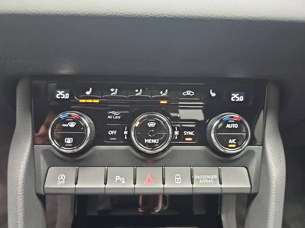 SKODA KAROQ 2.0 TDI DSG SPORTLINE 4X4 WINTER AHK