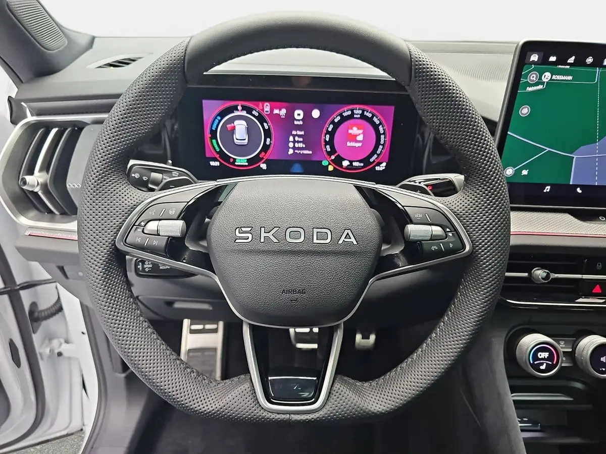 SKODA KODIAQ 1.5 TSI DSG IV PHEV SPORTLINE AHK PANO LM
