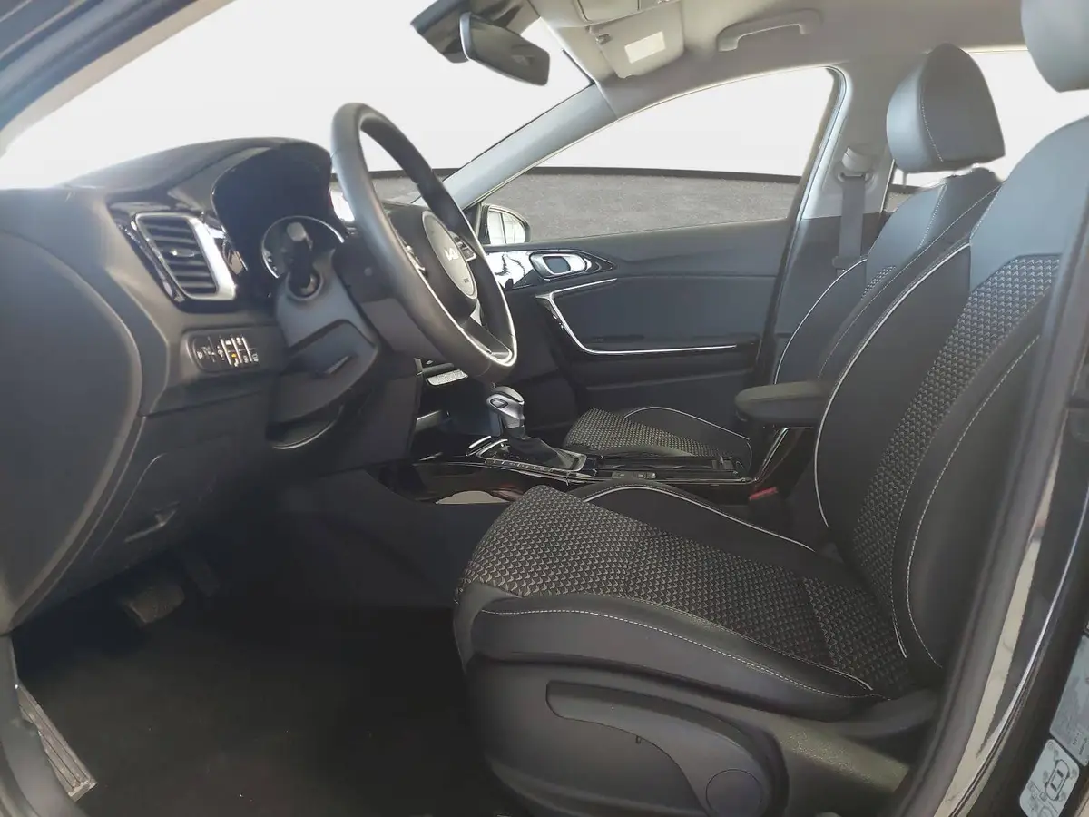 KIA XCEED 1.5 T-GDI DCT7 SPIRIT MJ23 NAVI XCLUSIVE
