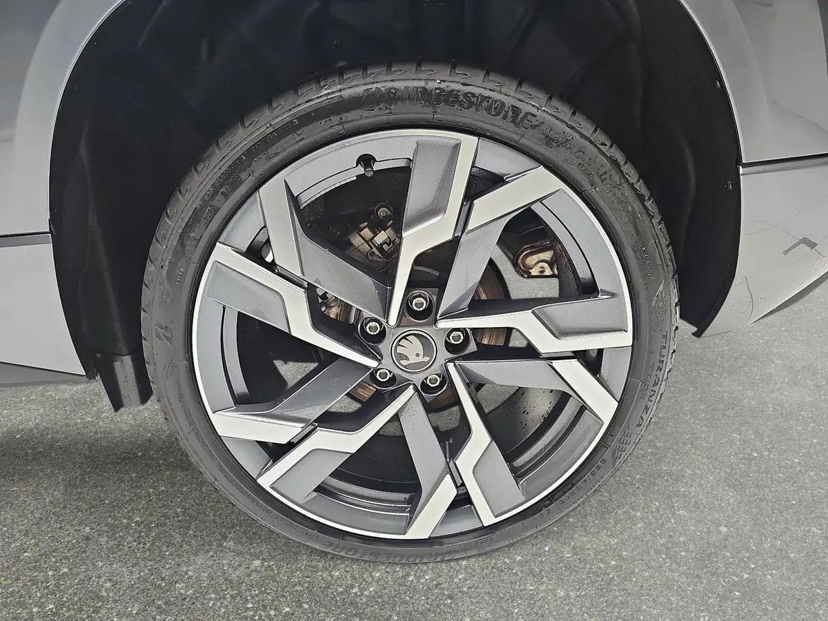 SKODA KAROQ 1.5 TSI DSG SPORTLINE NAVI LED PANO ACC WINTER KAM