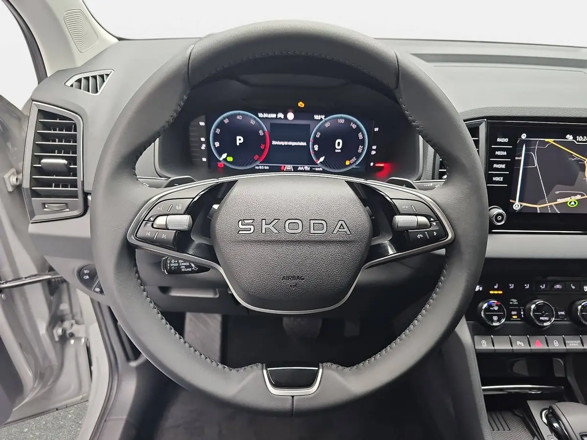 SKODA KAROQ 1.5 TSI DSG SELECTION LED ACC AHK