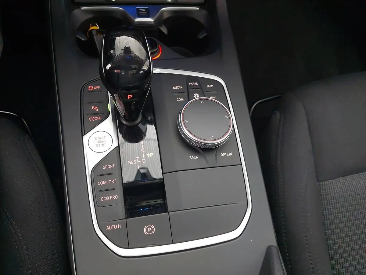 BMW 118 1.5 LTR. ADVANTAGE LED WINTER PANO AHK