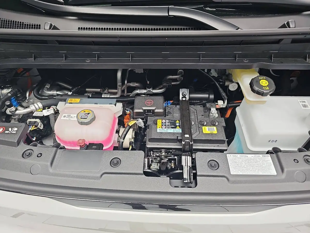 KIA PV5 CARGO L2H1 3T 71.2 KWH PLUS MJ26 WÄRMEPUMPE ALLWETTERREIFEN