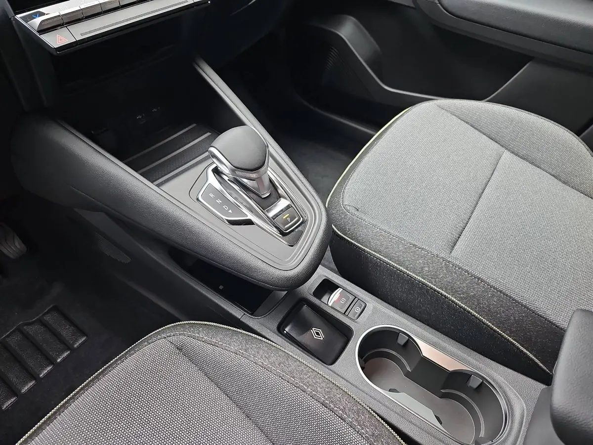 RENAULT CAPTUR II 1.3 TCE 160 EDC TECHNO LED KLIMA DAB KAMERA LM1