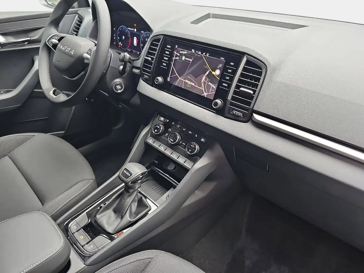SKODA KAROQ 1.5 TSI DSG SELECTION LED ACC AHK