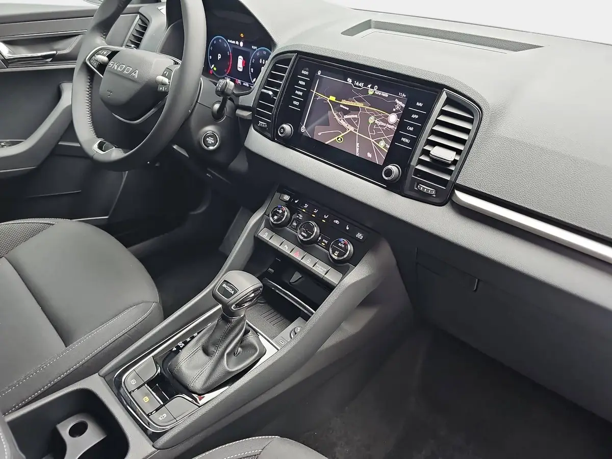 SKODA KAROQ 1.5 TSI DSG SELECTION LED AHK LM