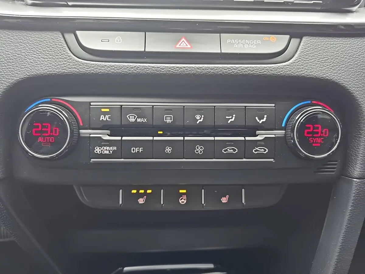 KIA XCEED 1.6 PLUG-IN-HYBRID DCT6 SPIRIT NAVI LED WINTER KAMERA LM