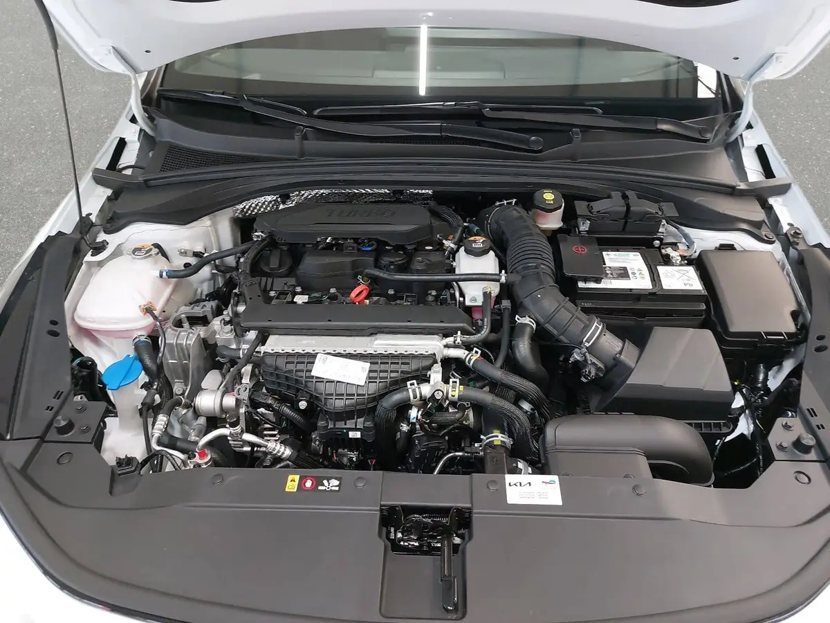 KIA XCEED 1.6 T-GDI 180 DCT SPIRIT MJ27 SOUND SITZ ADVANCED