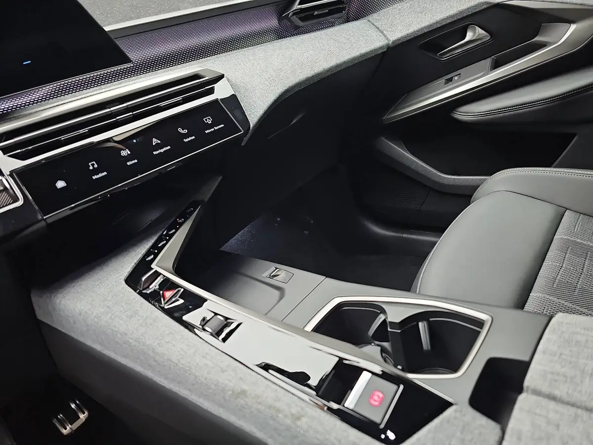 PEUGEOT 5008 1.2 HYBRID 145 E-DSC6 GT KLIMA LED 7-S DAB 360° AH