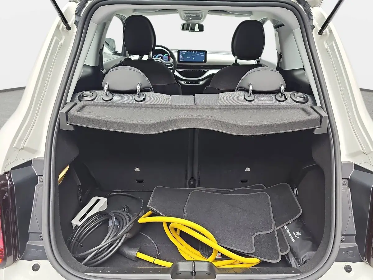 FIAT 500E ELEKTRO 42 KWH 3+1 ICON NAVI KLIMA DAB APPLE/ANDROID LM