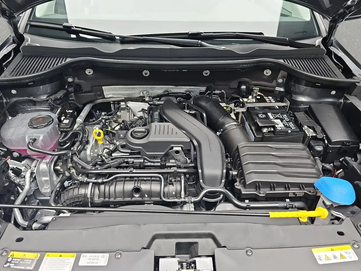 SKODA KAROQ 1.5 TSI DSG SELECTION LED ACC AHK