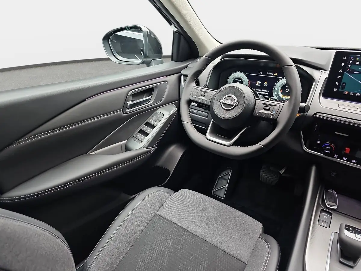 NISSAN QASHQAI 1.3 DIG-T XTRONIC N-CONNECTA PANO WINTER