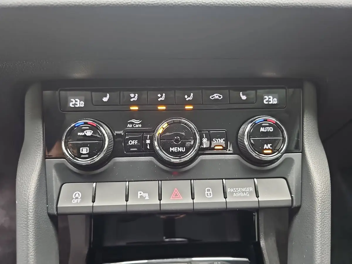 SKODA KAROQ 1.5 TSI DSG FAMILY LED KAMERA LM17