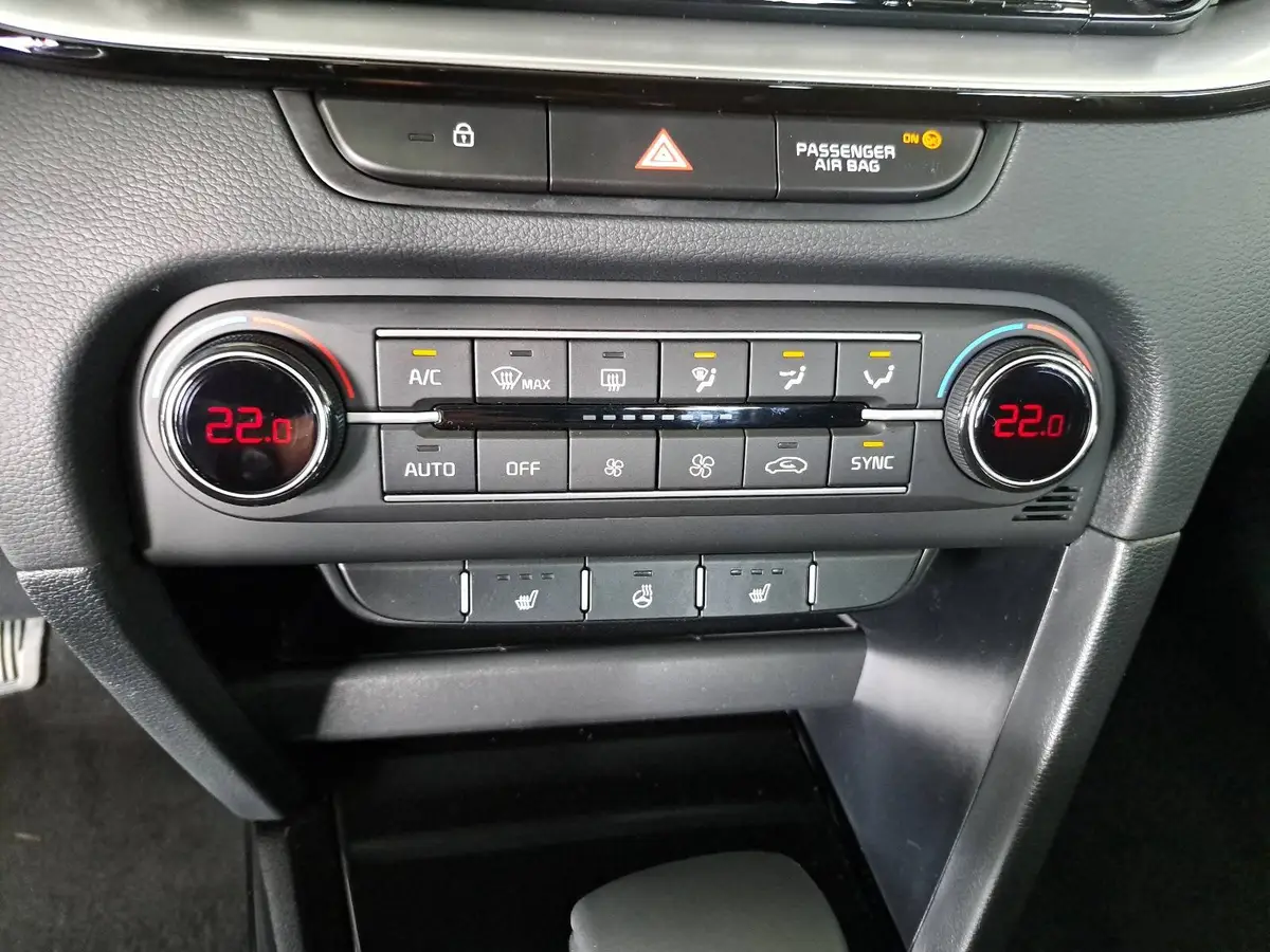 KIA CEED 1.5 T-GDI 48V DCT7 ULTIMATE EDITION