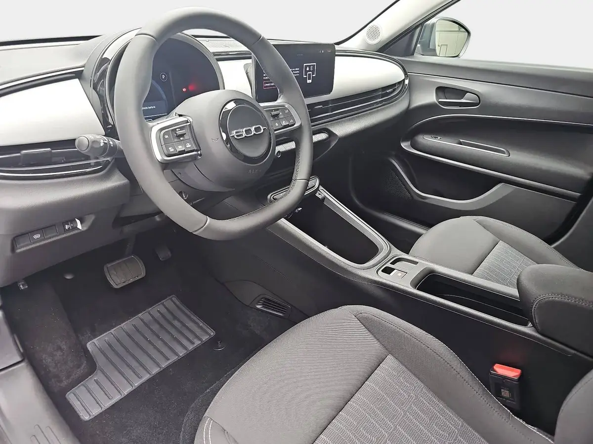 FIAT 600 1.2 T3 HYBRID DCT BUSINESS EDITION MJ26 ALLWETTERREIFEN