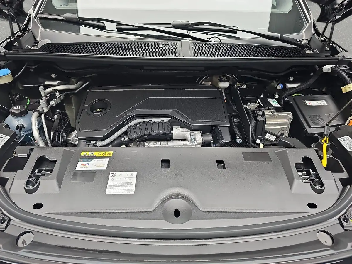 PEUGEOT 5008 1.2 HYBRID 145 E-DSC6 ALLURE KLIMA LED 7-S DAB 360