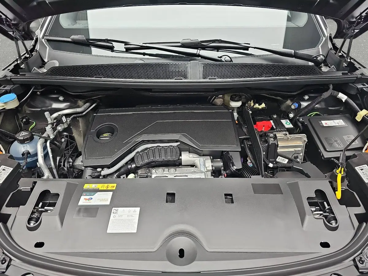 PEUGEOT 5008 1.2 HYBRID 145 E-DSC6 ALLURE KLIMA LED 7-S DAB 360