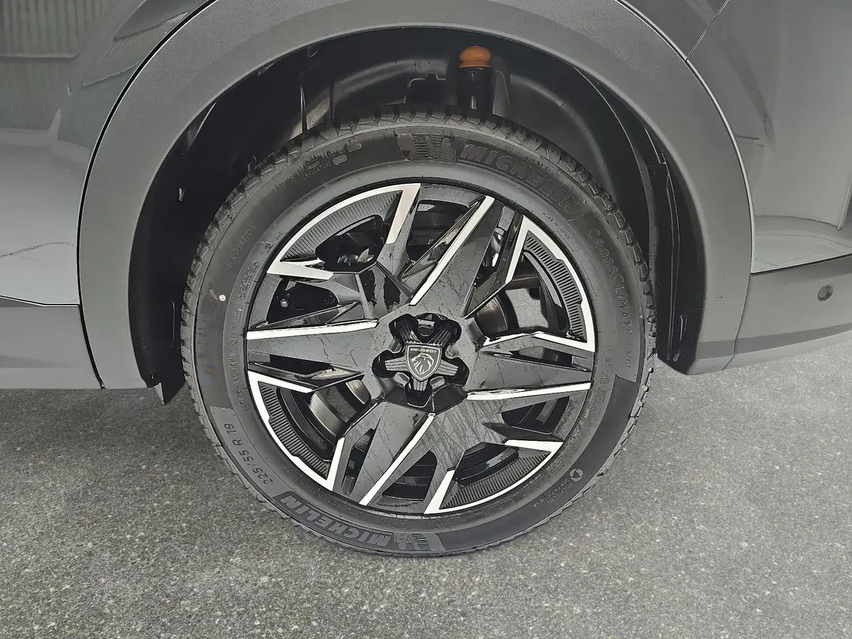 PEUGEOT 5008 1.2 HYBRID 145 E-DSC6 ALLURE KLIMA LED 7-S DAB 360