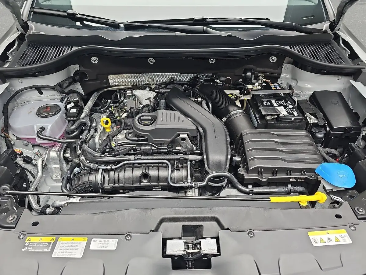 SKODA KAROQ 1.5 TSI DSG SPORTLINE NAVI LED-MATRIX PANO WINTER 