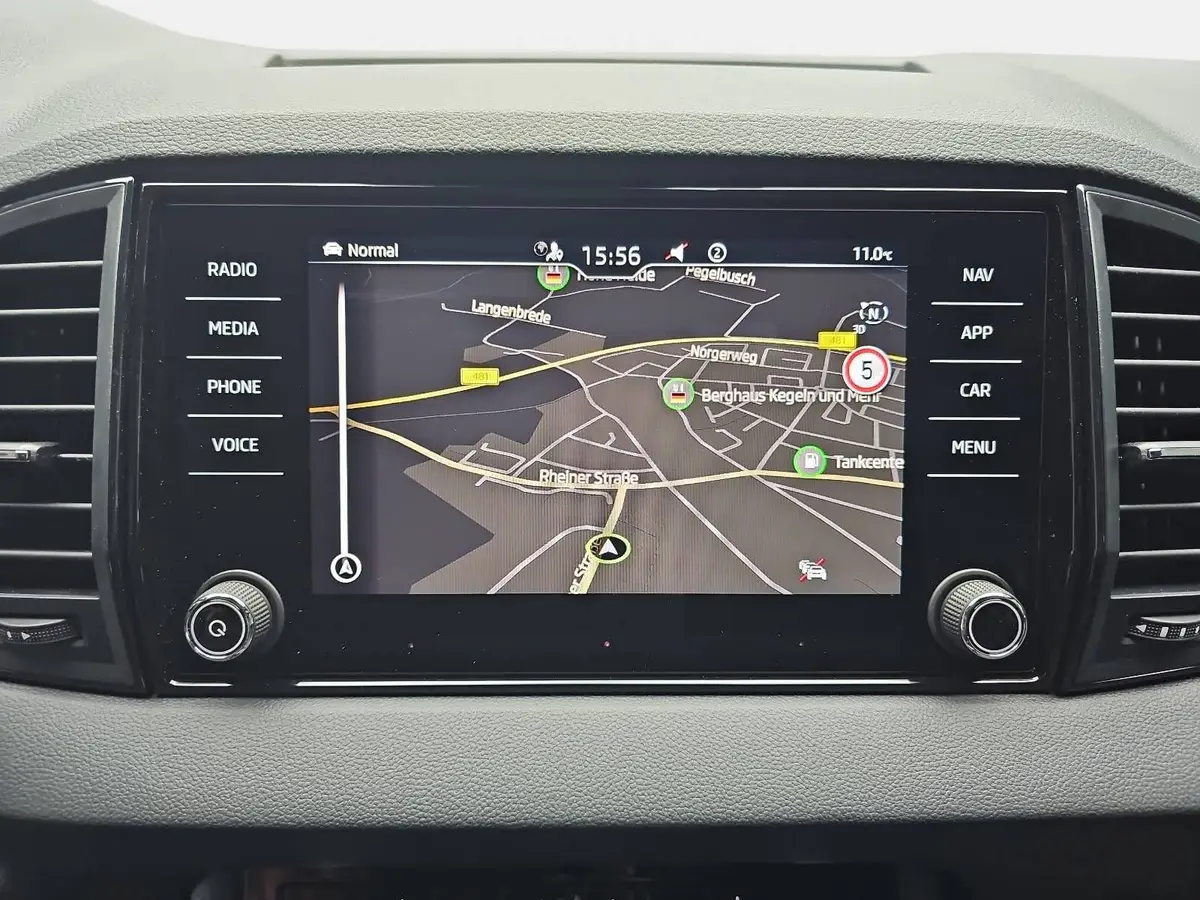 SKODA KAROQ 2.0 TSI DSG SPORTLINE 4X4 AHK PANO
