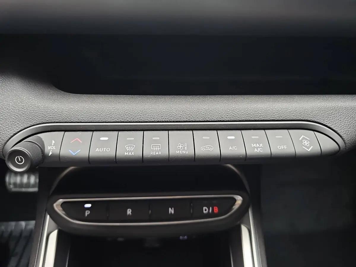 JEEP AVENGER AUTO. 51KWH ALTITUDE LED KLIMAAUTO
