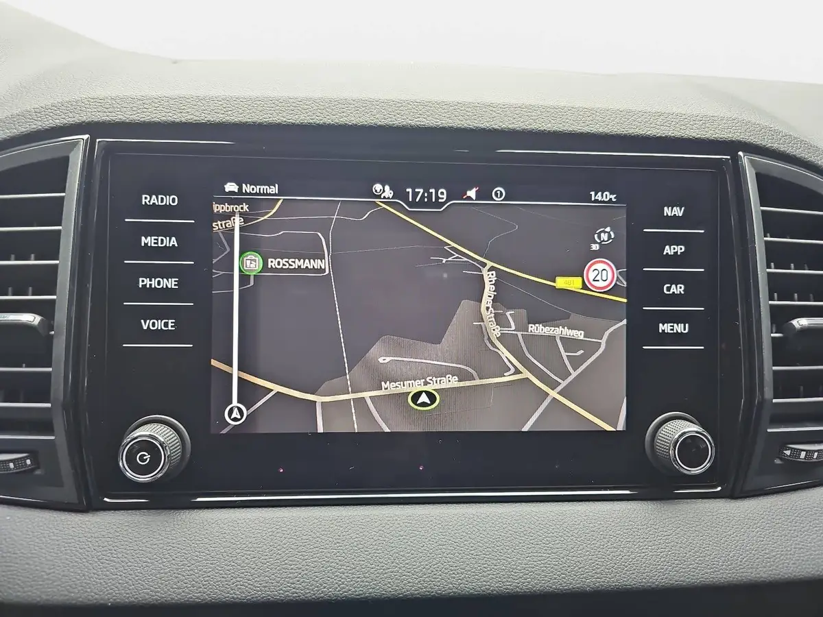 SKODA KAROQ 1.5 TSI DSG SPORTLINE NAVI LED AHK