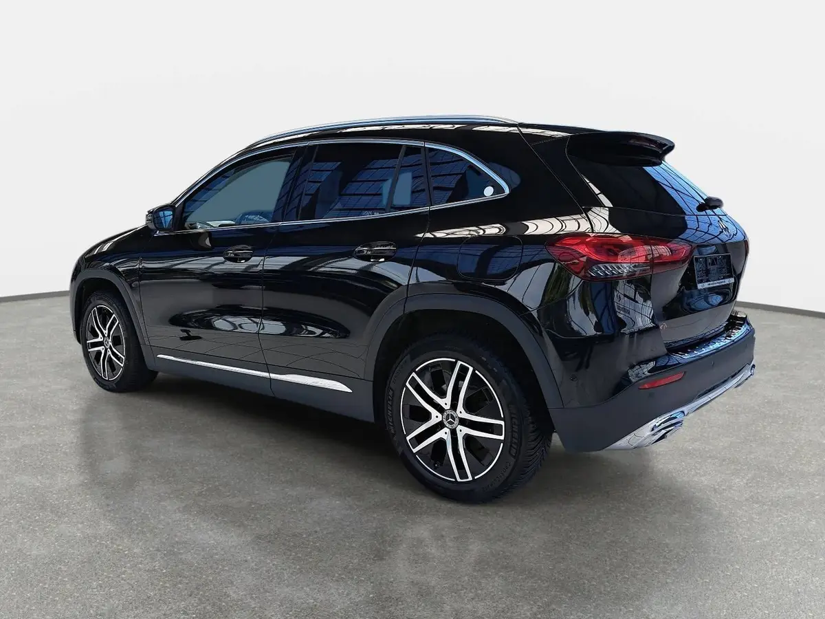 MERCEDES-BENZ GLA 200 D DCT PROGRESSIVE NAVI LED