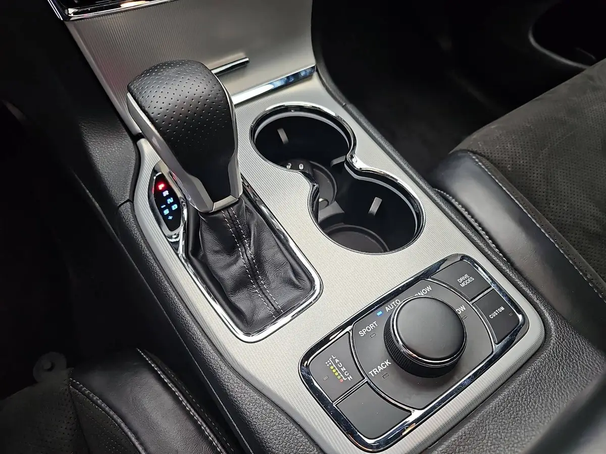 JEEP GRAND CHEROKEE 6.4 AUTO. SRT AWD NAVI SOUND WINTER PANO AHK LM20