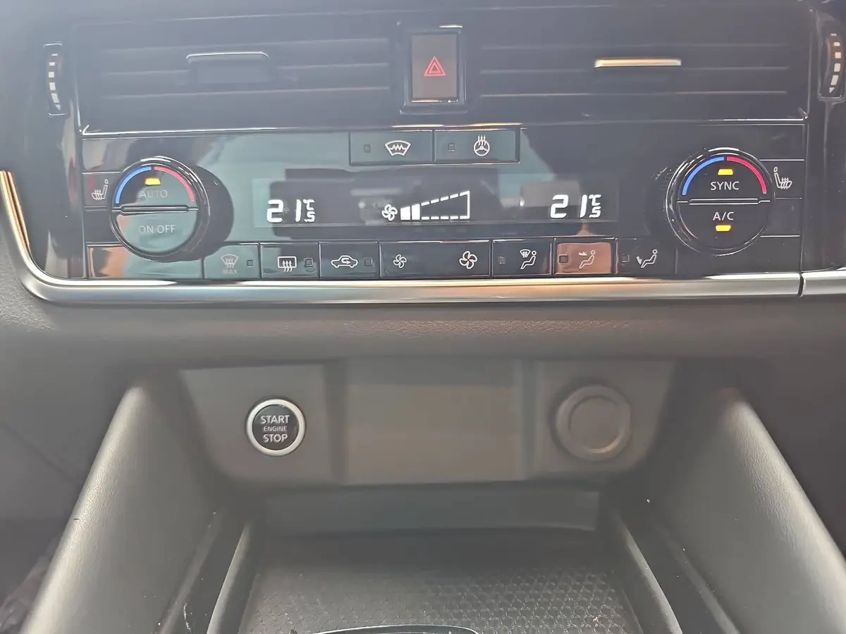 NISSAN QASHQAI 1.3 DIG-T MHEV AUTO. N-CONNECTA WINTER 2FARBEN