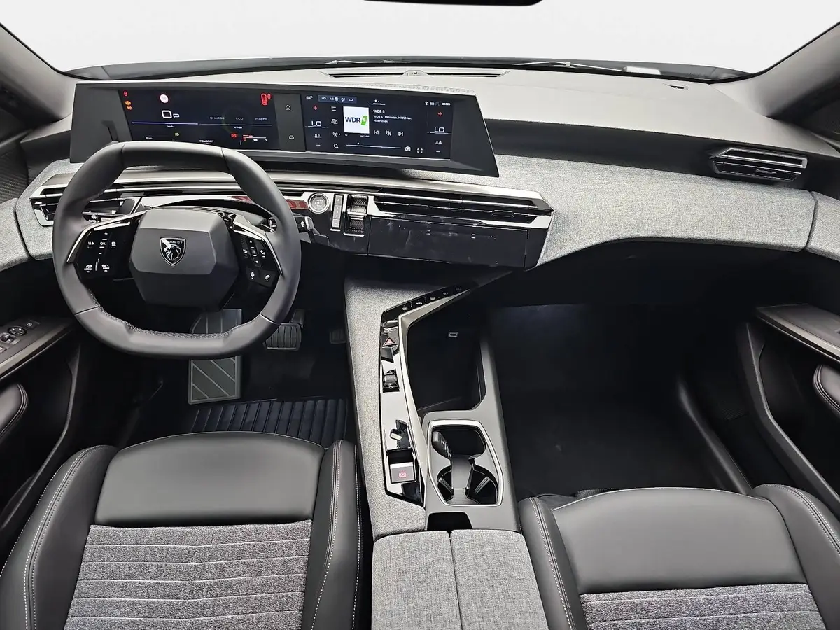 PEUGEOT 5008 1.2 HYBRID 145 E-DSC6 ALLURE KLIMA LED 7-S DAB 360